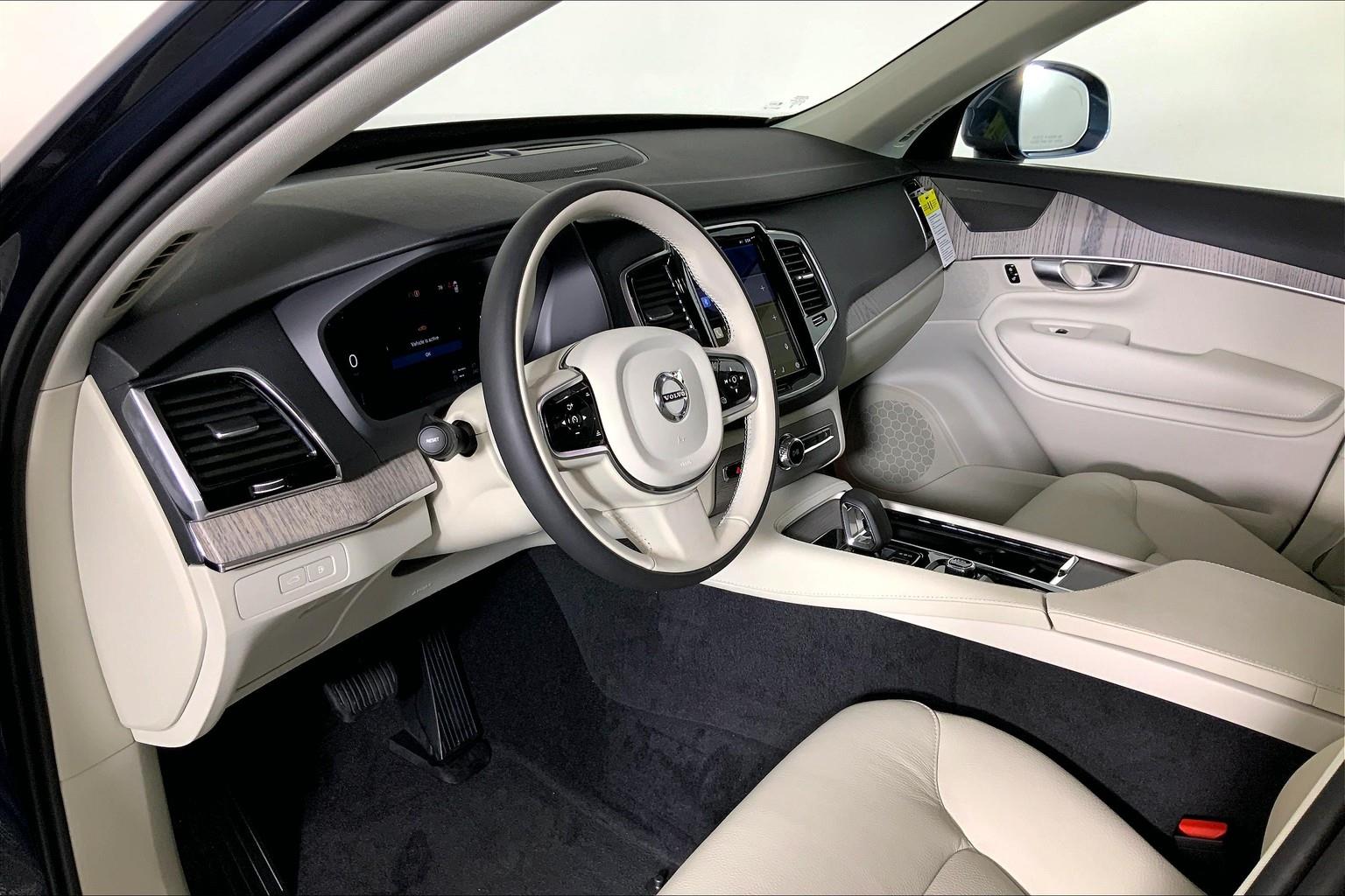 2024 Volvo XC90 T8 Plus photo 4