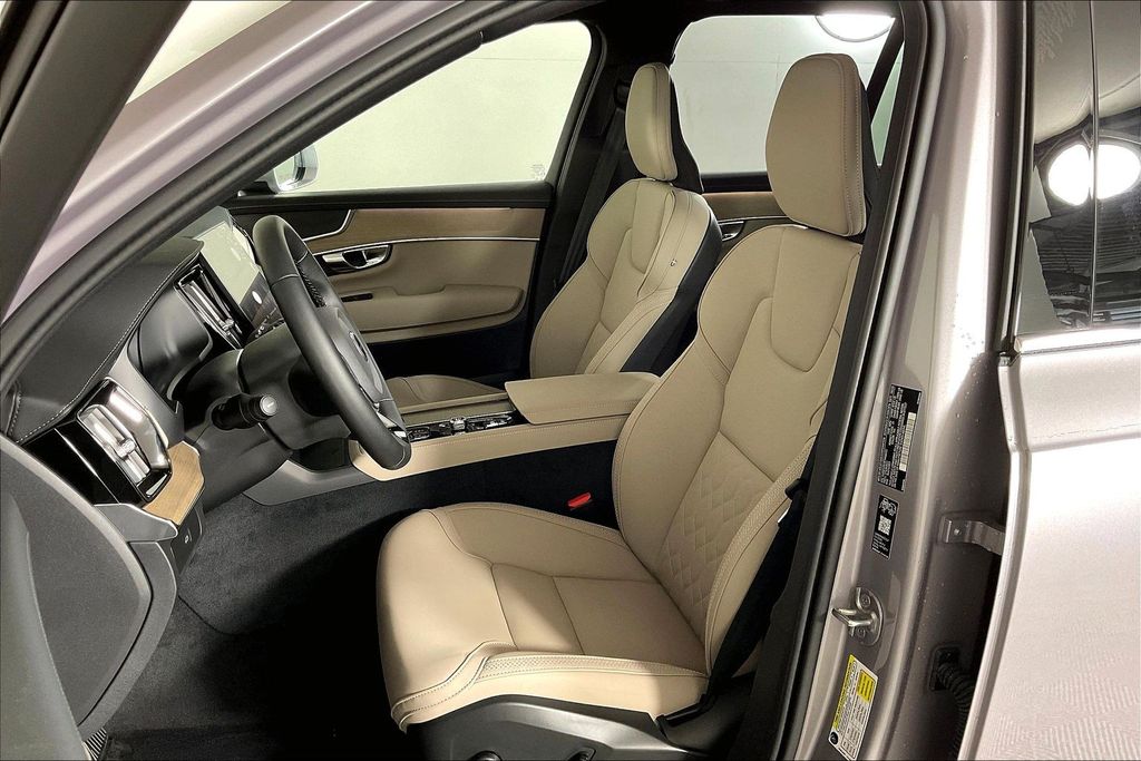 2026 Volvo XC90 Plus - Photo 7