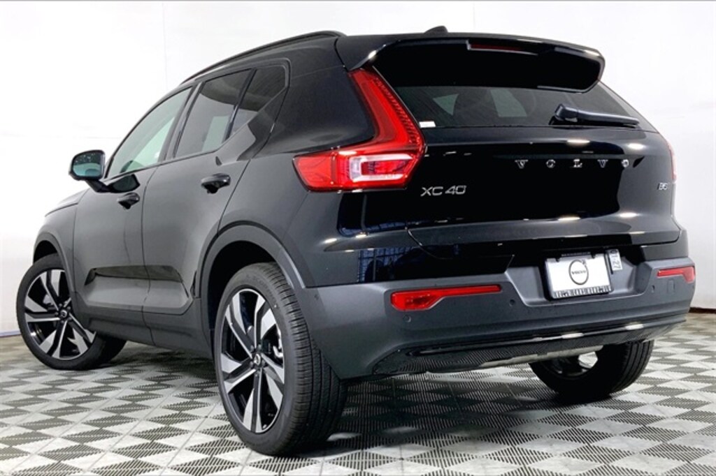 Used 2025 Volvo XC40 B5 Plus Dark Theme SUV