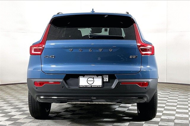 2025 Volvo XC40 photo 3