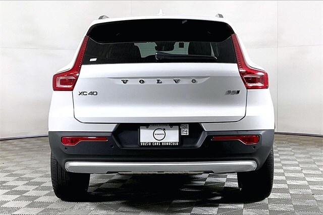 2025 Volvo XC40 Plus photo 2