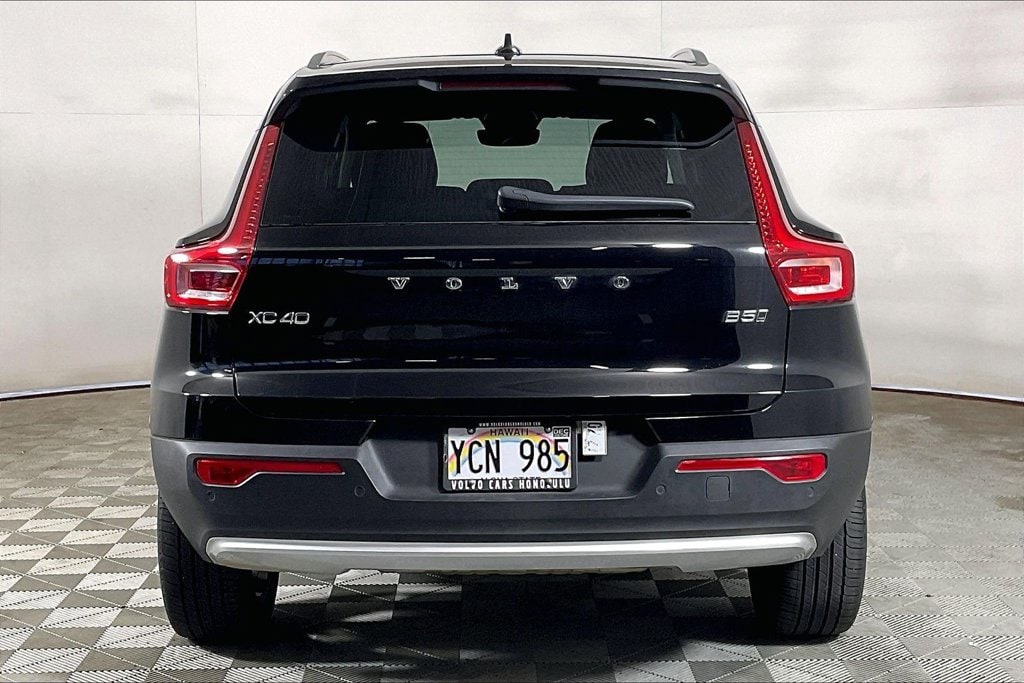 Certified 2025 Volvo XC40 B5 Core SUV