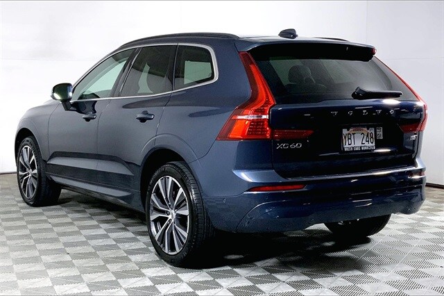 2022 Volvo XC60 B5 Momentum photo 3