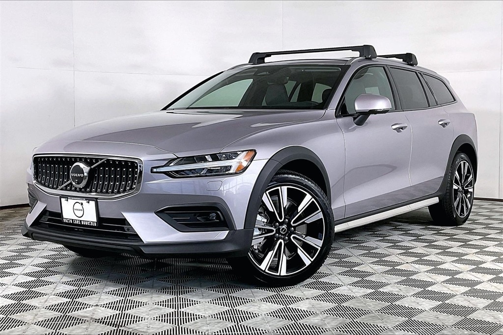 2026 Volvo V60 Cross Country Ultra's photo
