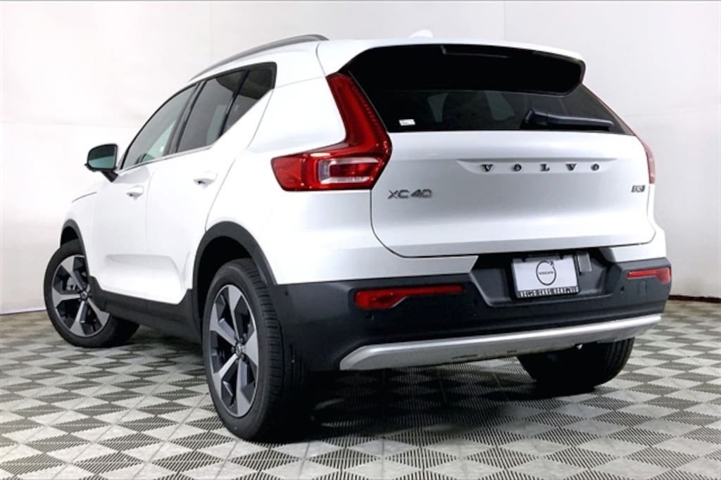 Used 2025 Volvo XC40 B5 Plus Bright Theme SUV