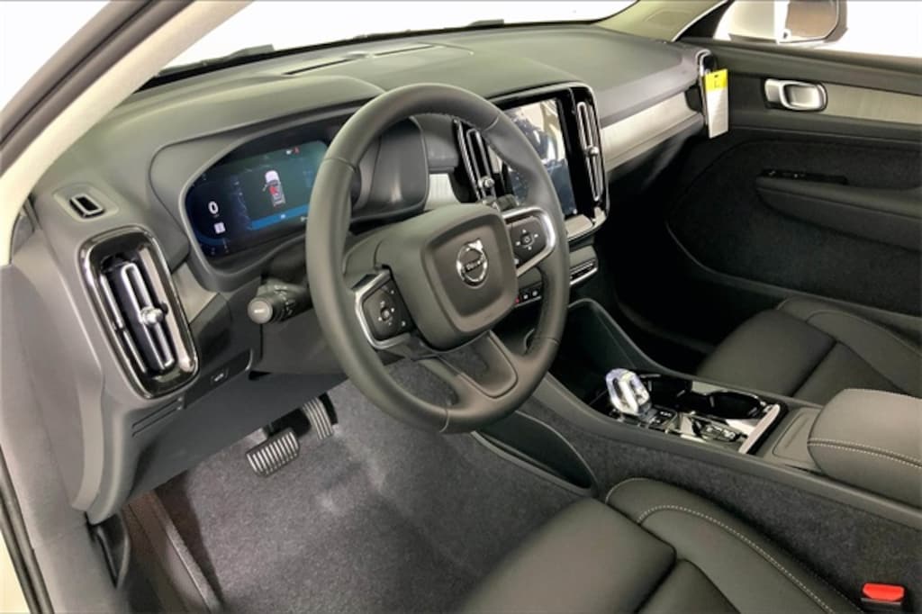 Used 2025 Volvo XC40 B5 Plus Bright Theme SUV