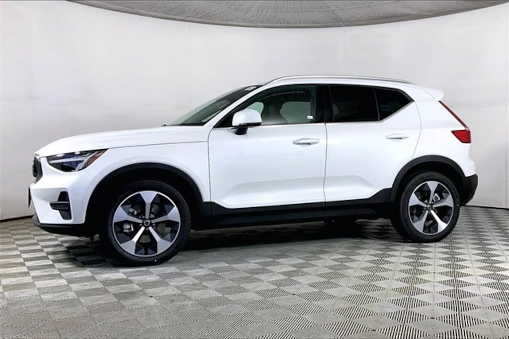 Used 2025 Volvo XC40 B5 Core Bright Theme SUV