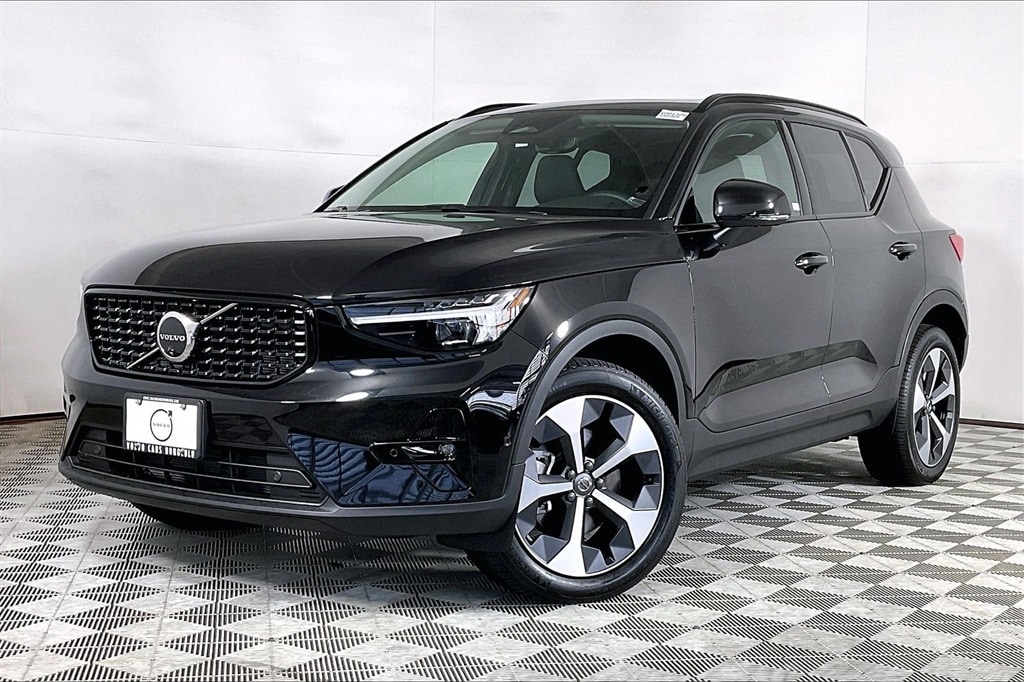 Used 2025 Volvo XC40 B5 Plus Dark Theme SUV
