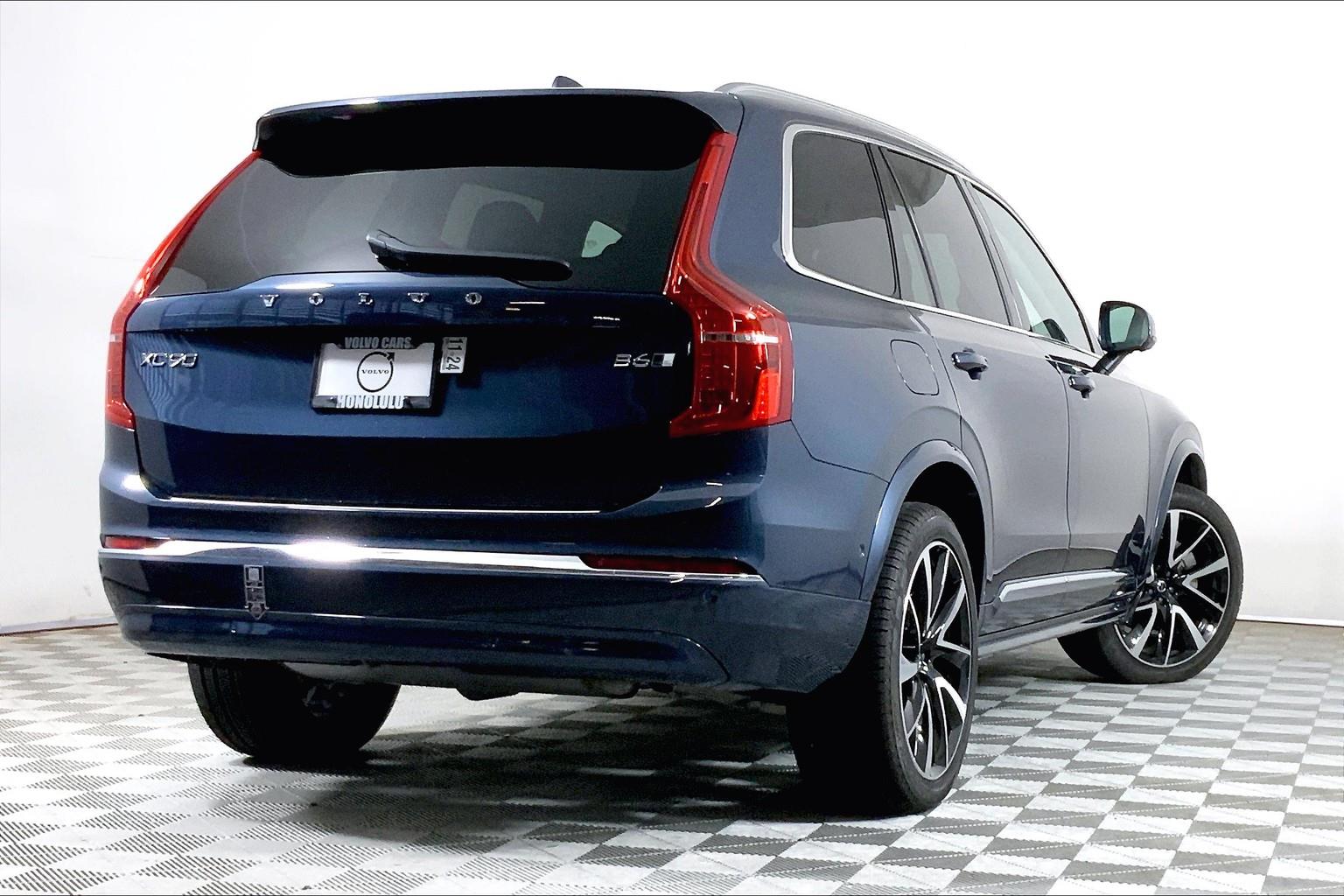 2023 Volvo XC90 AWD Plus photo 2