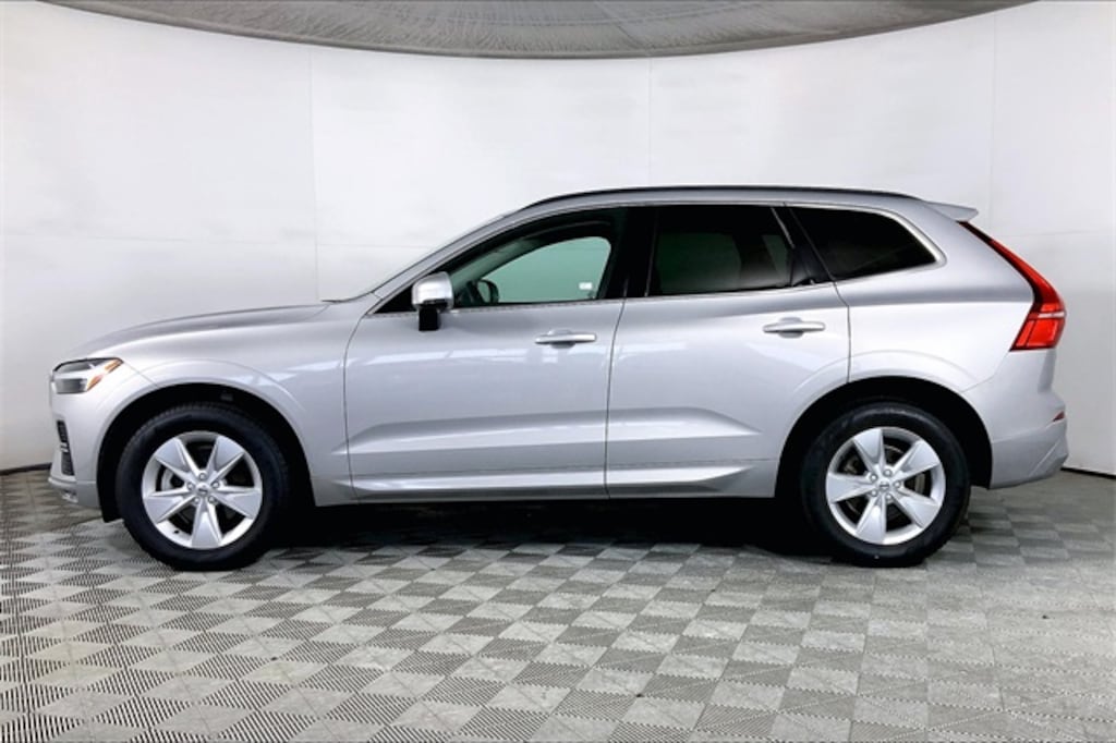 Used 2022 Volvo XC60 B5 Momentum SUV