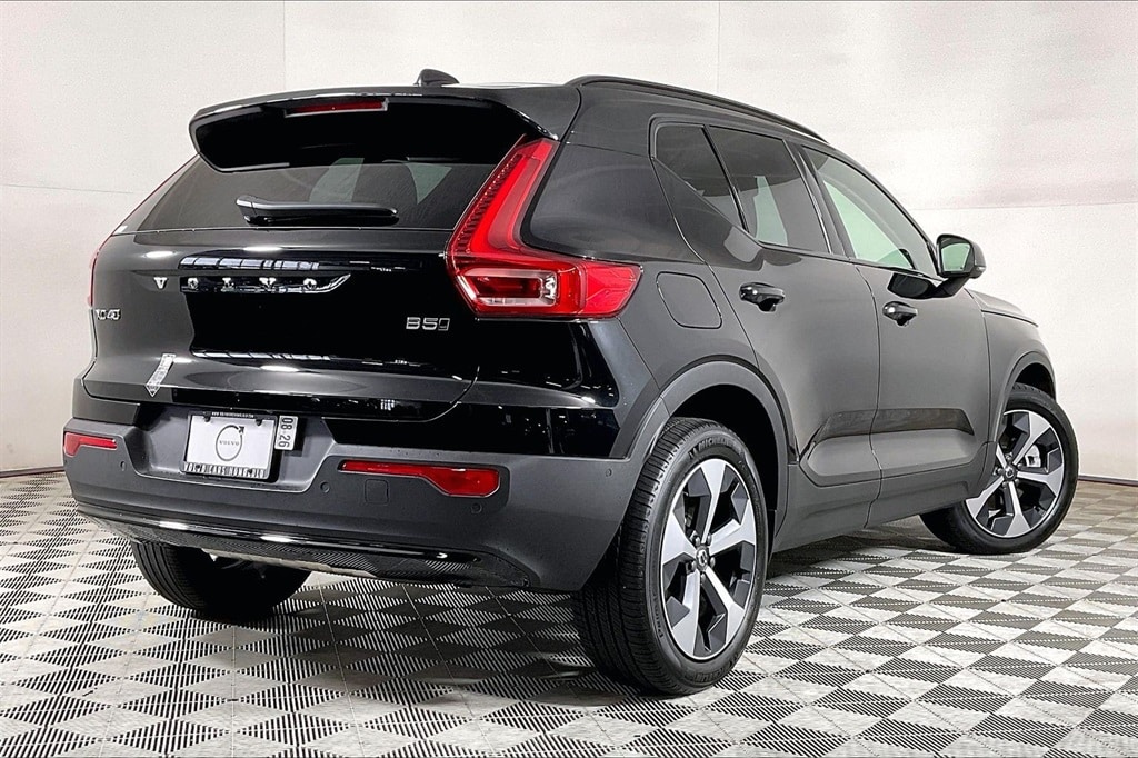 Used 2025 Volvo XC40 B5 Plus Dark Theme SUV