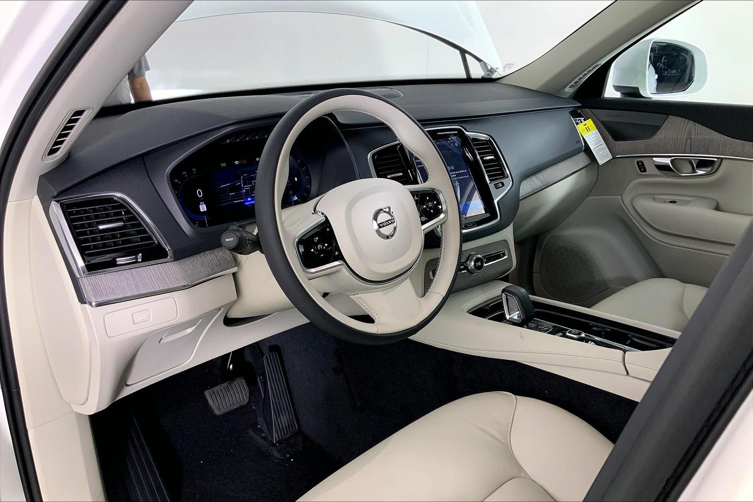 2023 Volvo XC90 AWD Plus photo 4