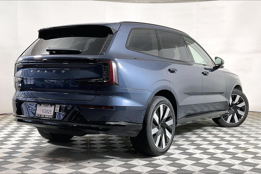 Used 2025 Volvo EX90 Ultra with VIN 7JDE23VL1SG001356 for sale in Honolulu, HI