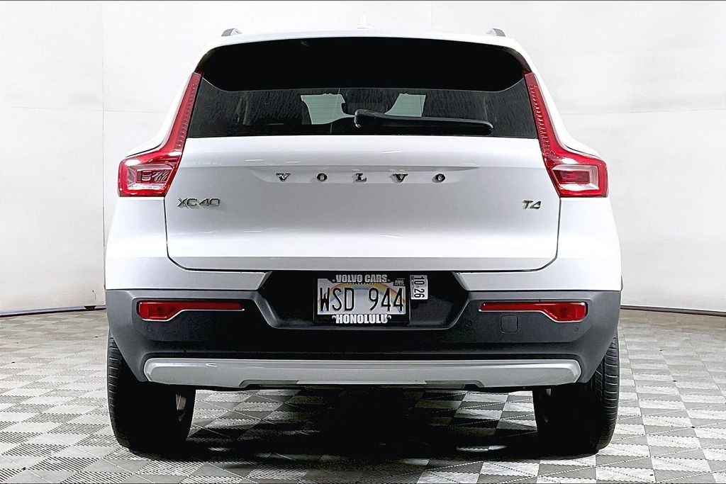 Used 2022 Volvo XC40 Momentum SUV