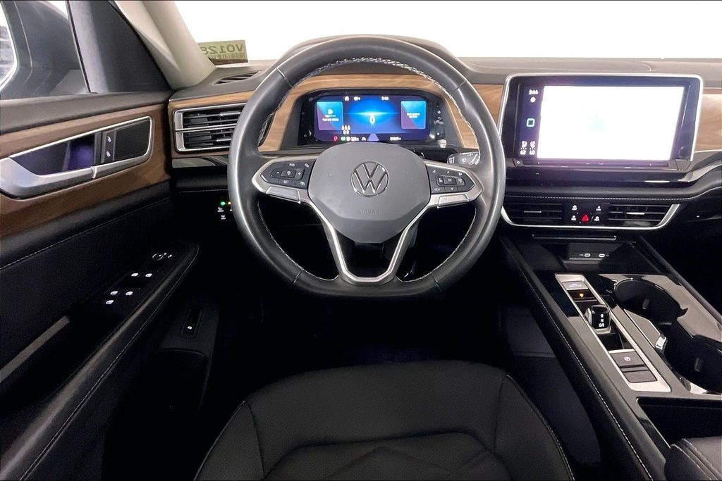 Used 2024 Volkswagen Atlas 2.0T SE w/Technology SUV