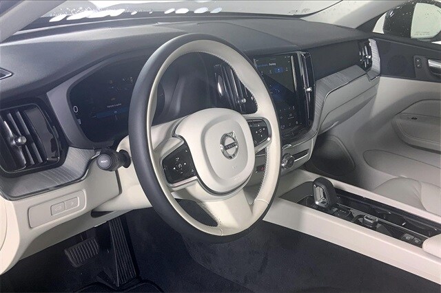 2025 Volvo XC60 Hybrid T8 Plus photo 4