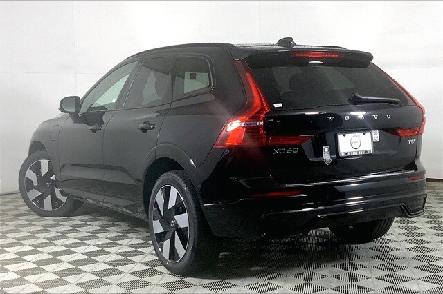2025 Volvo XC60 Hybrid T8 Plus photo 3