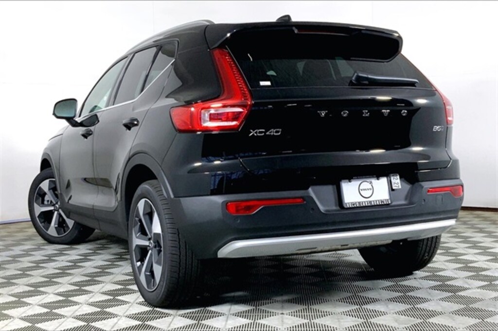 Used 2025 Volvo XC40 B5 Core Bright Theme SUV