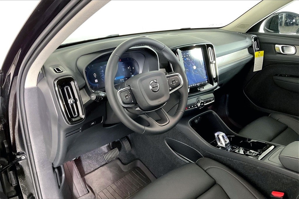 Used 2025 Volvo XC40 B5 Plus Bright Theme SUV