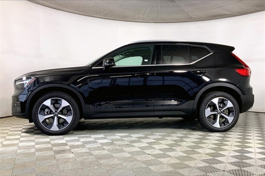 Used 2025 Volvo XC40 B5 Core Bright Theme SUV