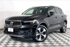 2025 Volvo XC40 B5 Plus Bright Theme SUV
