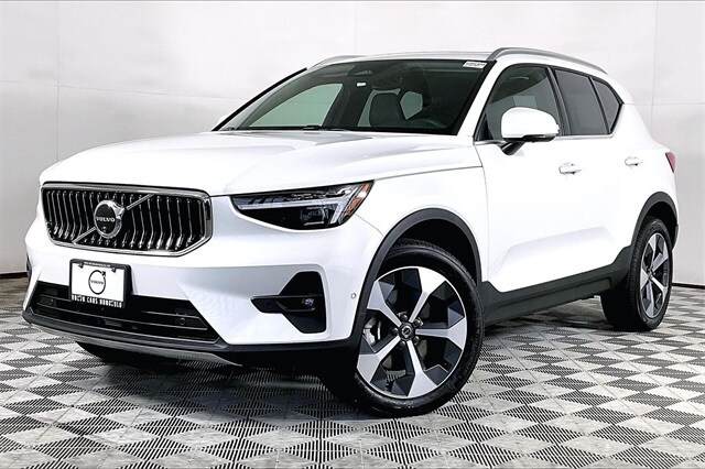 2025 Volvo XC40 B5 Plus Bright Theme AWD SUV