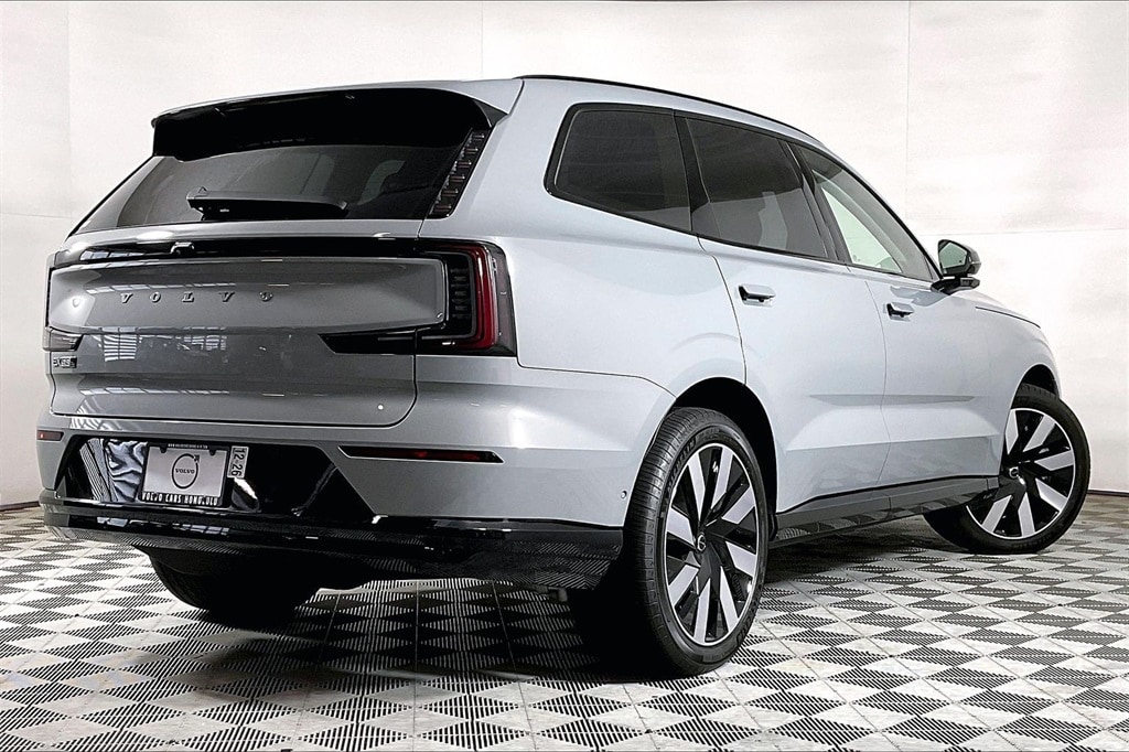 Used 2025 Volvo EX90 Ultra with VIN 7JDEV3VL1SG001042 for sale in Honolulu, HI