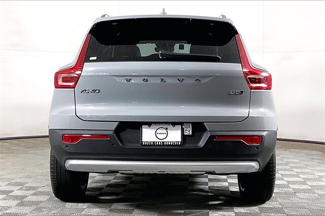 2025 Volvo XC40 photo 3