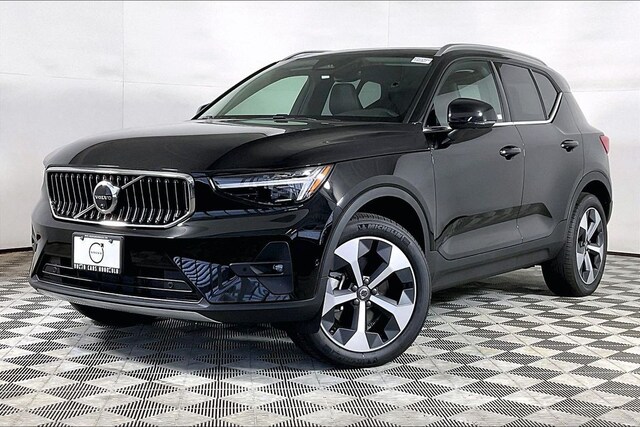 2025 Volvo XC40 B5 Plus Bright Theme SUV