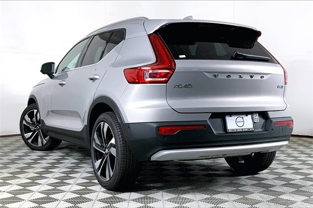 2025 Volvo XC40 photo 3