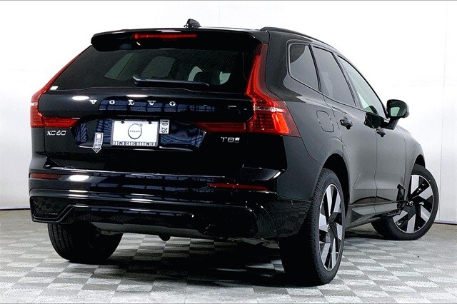 2025 Volvo XC60 Hybrid T8 Plus photo 2