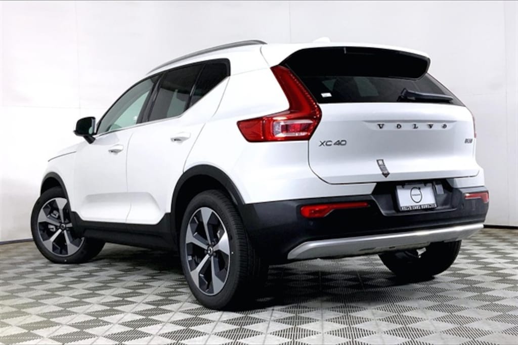 Used 2025 Volvo XC40 B5 Core Bright Theme SUV