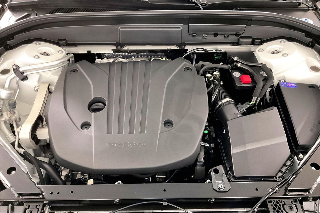 2026 Volvo XC60 Plus - Photo 8