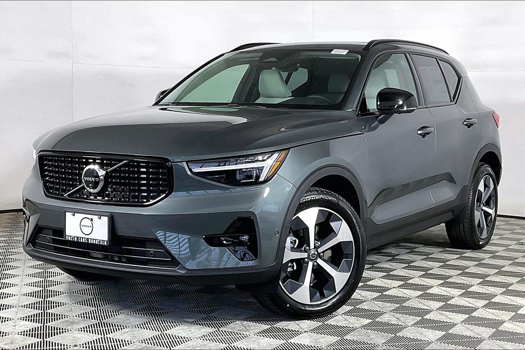2026 Volvo XC40 Plus