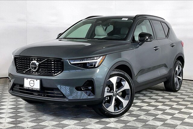2026 Volvo XC40 B5 Plus AWD SUV