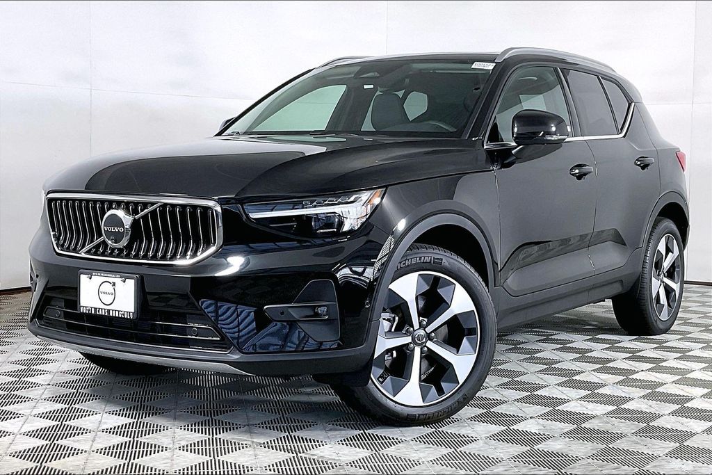 2025 Volvo XC40