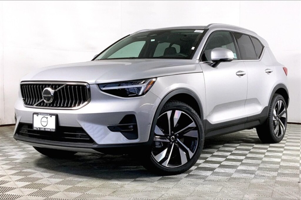Used 2025 Volvo XC40 B5 Ultra Bright Theme SUV