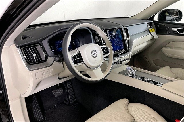 2025 Volvo XC60 Hybrid T8 photo 3