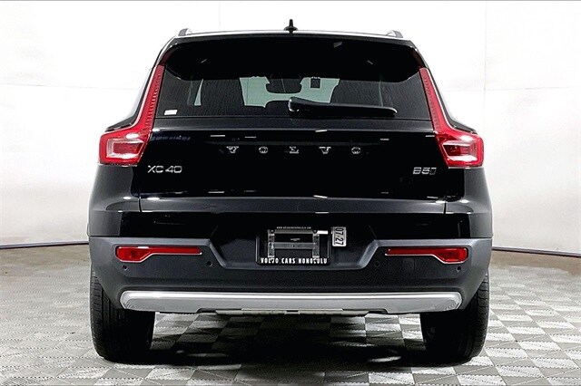 2025 Volvo XC40 Plus photo 2