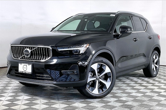 2025 Volvo XC40 B5 Plus Bright Theme SUV