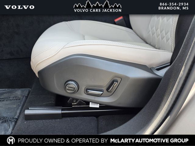 2026 Volvo XC60 Plus - Photo 11