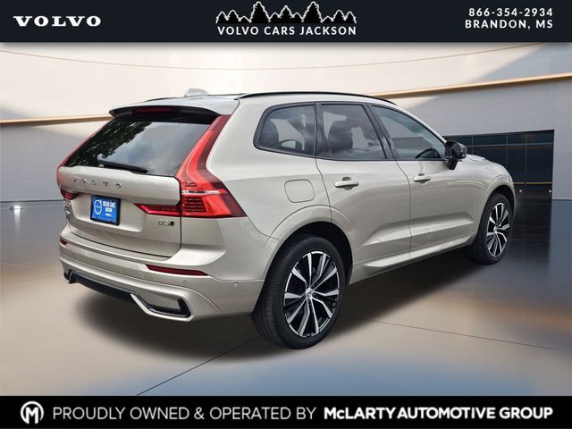 2024 Volvo XC60 B5 Plus photo 2
