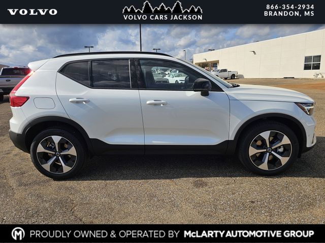 2026 Volvo XC40 Plus photo 3