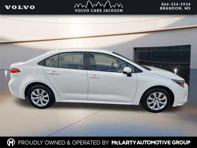 2022 Toyota Corolla LE photo 2