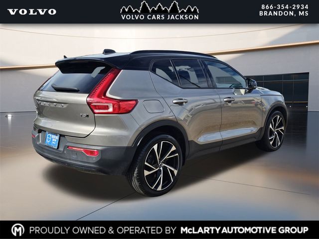 2022 Volvo XC40 T5 AWD R-Design photo 4