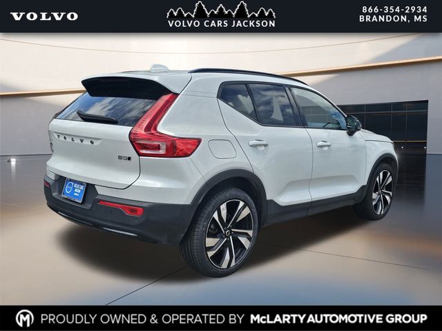 2024 Volvo XC40 Plus photo 3