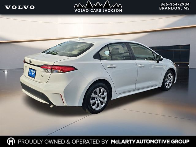 2022 Toyota Corolla LE photo 3