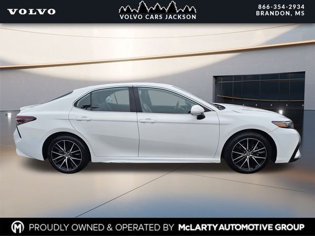 2024 Toyota Camry SE photo 3