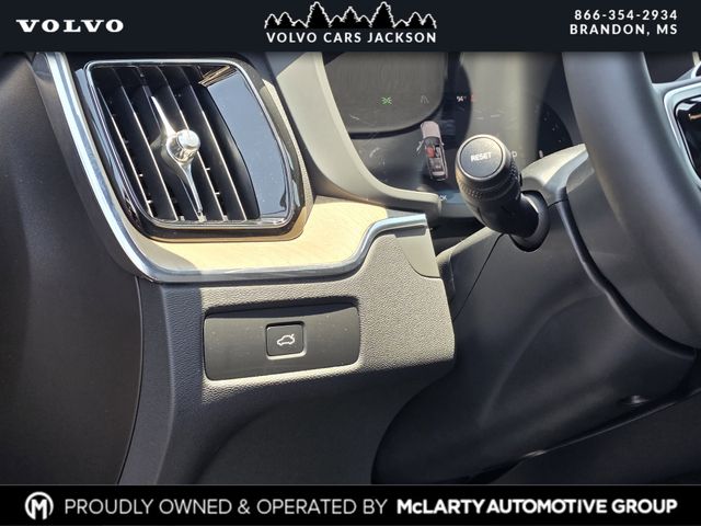 2026 Volvo XC60 Plus - Photo 17