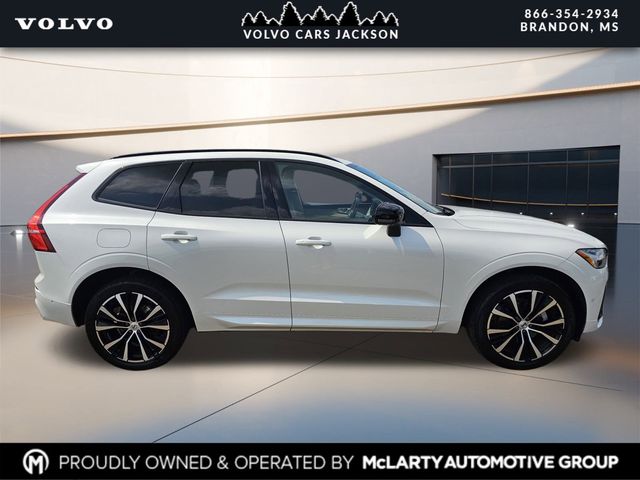 2024 Volvo XC60 B5 Plus photo 2